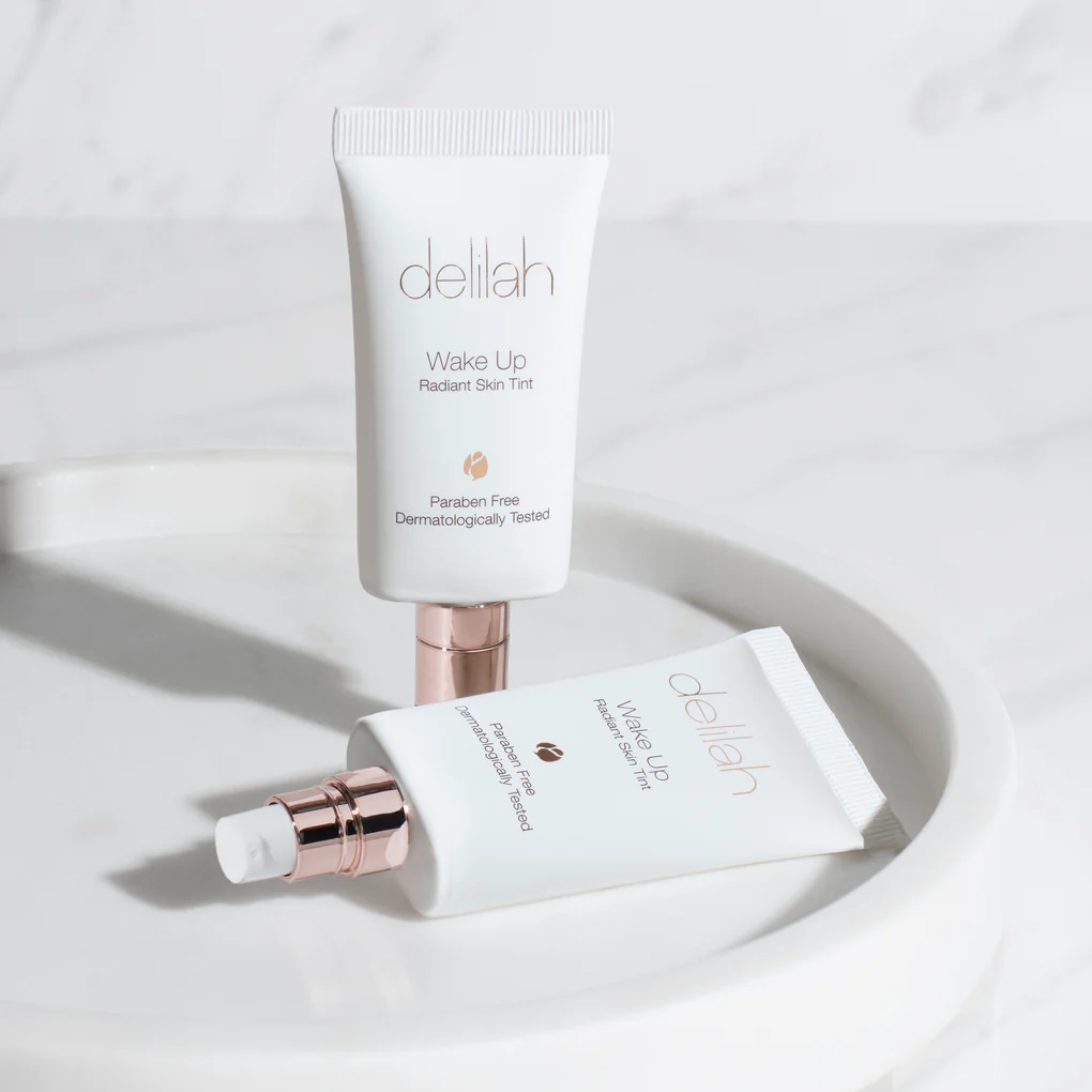 Delilah_Wake-Up_Radiant-Skin-Tint_3.webp 4
